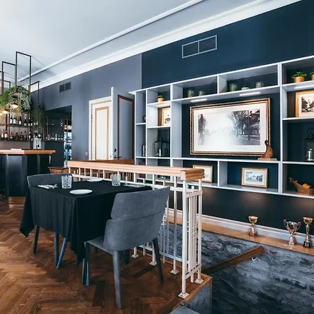 Arensburg Boutique & 4* Κουρεσάαρε