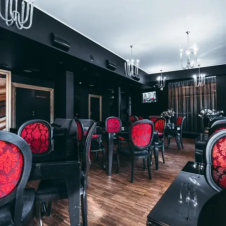 Arensburg Boutique & Κουρεσάαρε