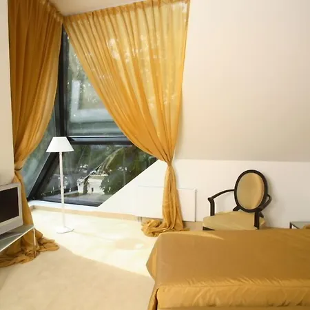 Ξενοδοχείο Arensburg Boutique & 4*