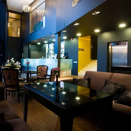 Arensburg Boutique & Κουρεσάαρε