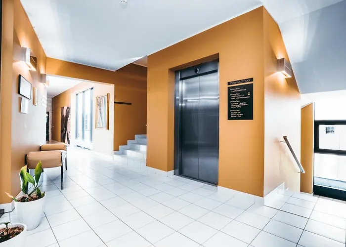 Arensburg Boutique & Κουρεσάαρε